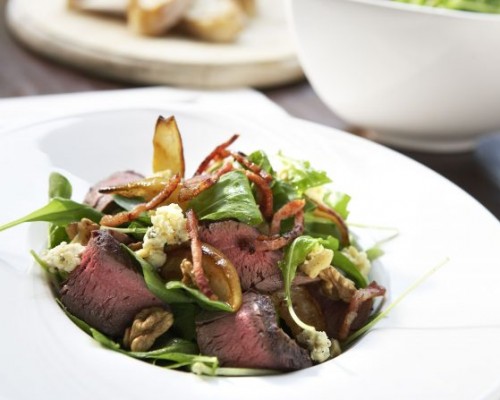 Fillet with rocket and pear salad